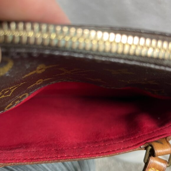 SOLD - Authentic Louis Vuitton Monogram Coussin GM Monogram Leather Shoulder Bag - Picture 6 of 16